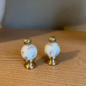 Floral lamp finials